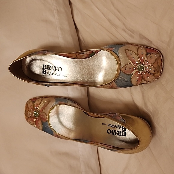 Shoes - Picture 2 of 8